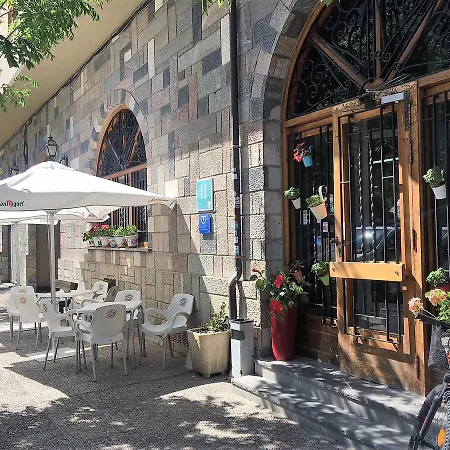 El Pilar Hotel *