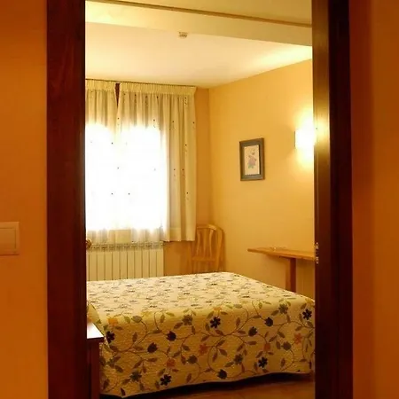 皮拉尔酒店 贝纳斯克